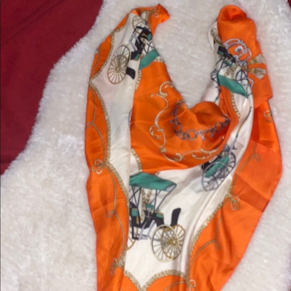 Simi Square Scarf - Picture 5 of 10